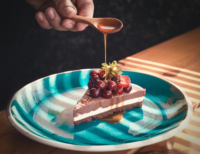 food photography composition tips pouring caramel on cheesecake