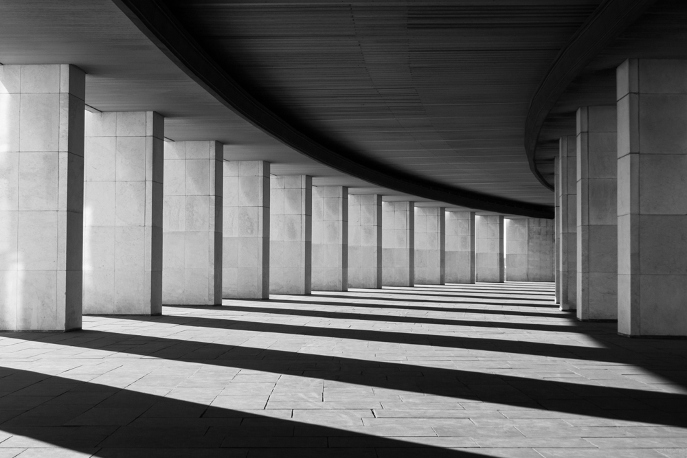 Long tunnel with columns