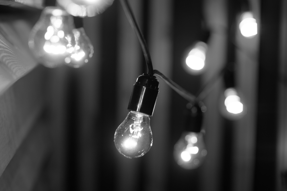 string of lightbulbs 