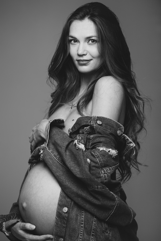 Studio Maternity photo BW